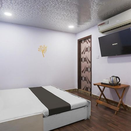 Hotel O Mykonos Guest House Нью-Дели Экстерьер фото