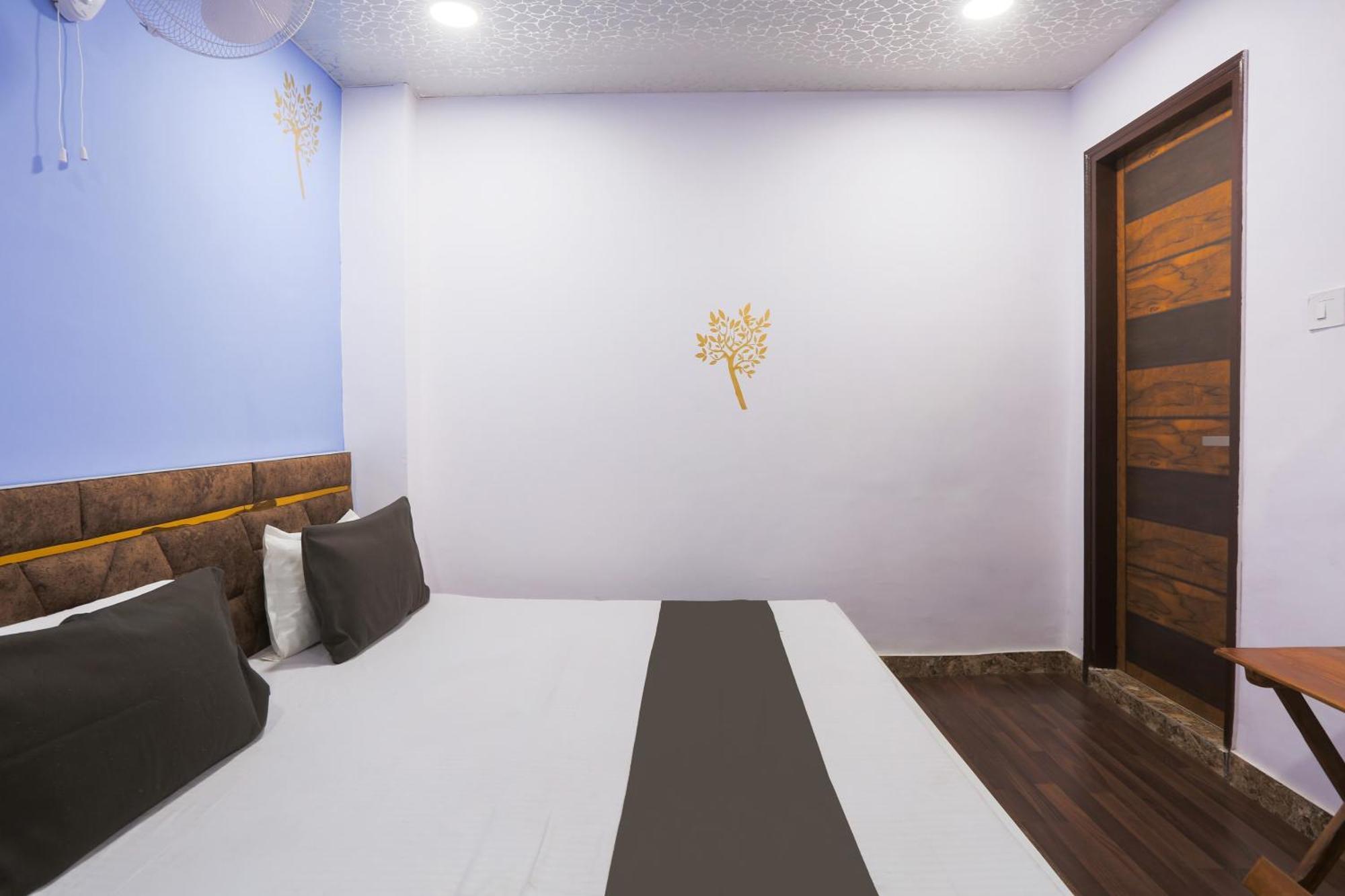 Hotel O Mykonos Guest House Нью-Дели Экстерьер фото