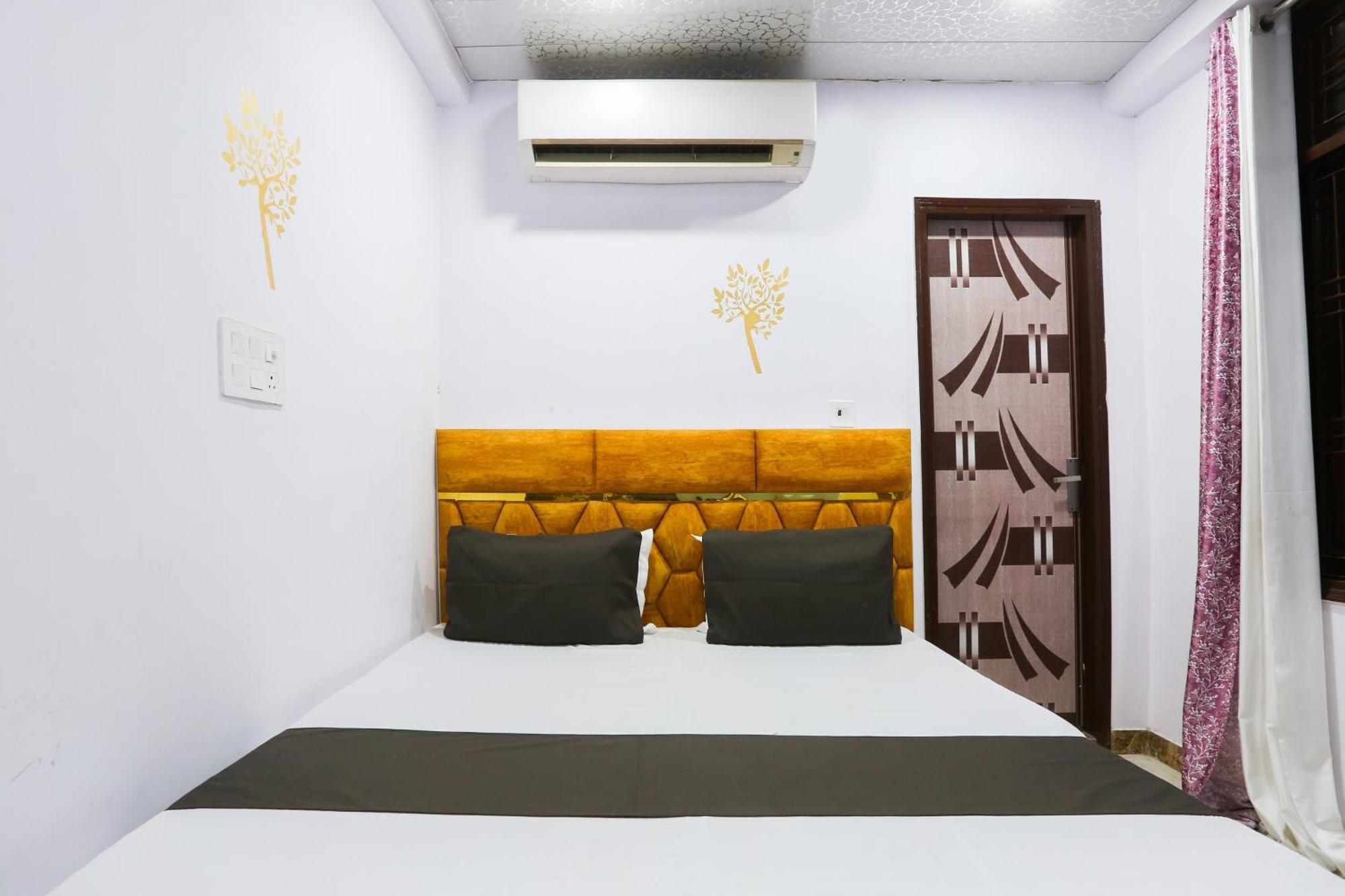 Hotel O Mykonos Guest House Нью-Дели Экстерьер фото